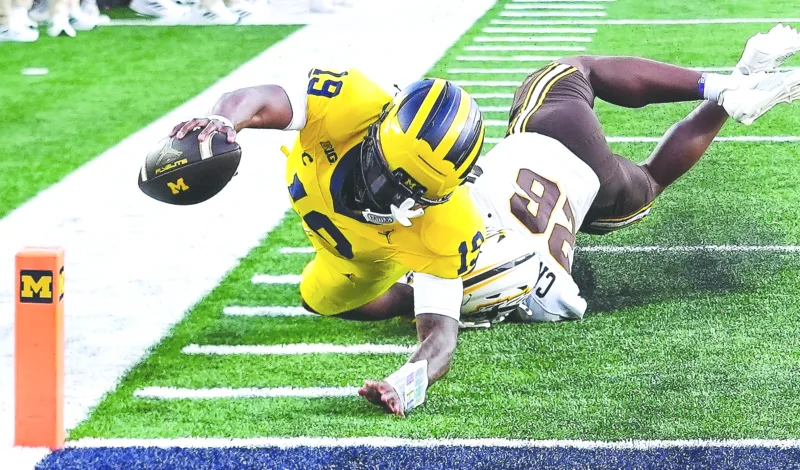 U-M takes advantage of 2nd Hail Mary to beat WMU